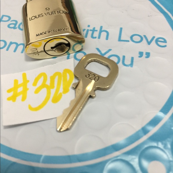 Authentic Louis Vuitton Lock and key 320 - Picture 5 of 5